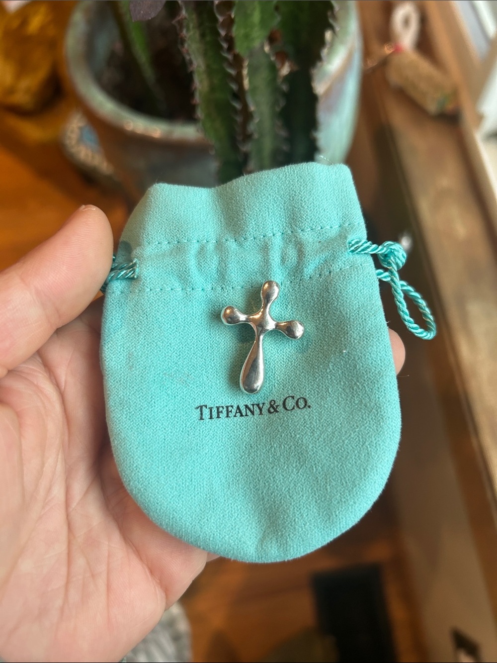 Tiffany & Co. 💯% Auth Large Cross Pendant with Tiffany Blue Pouch ✨EUC✨ 6g✨